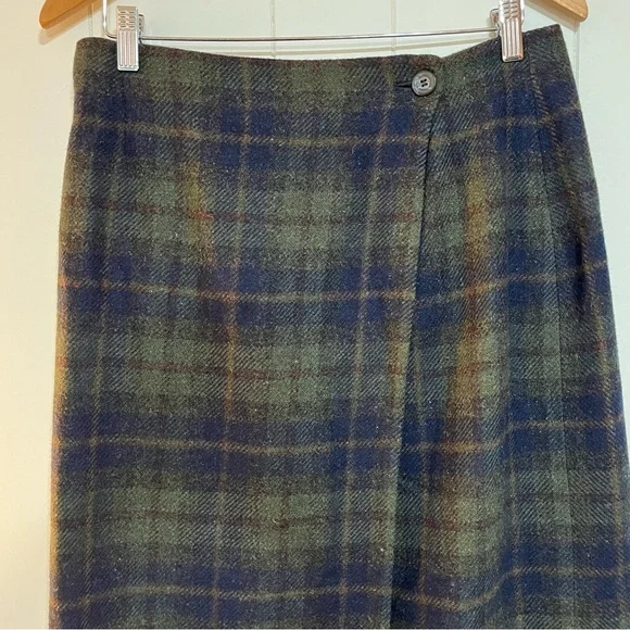 G.H. Bass Plaid Wool Wrap Skirt Size 10 Green Navy Tartan Pattern Midi Length - Picture 3 of 14